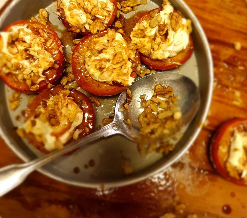 baked apple topped with mascapone walnuts