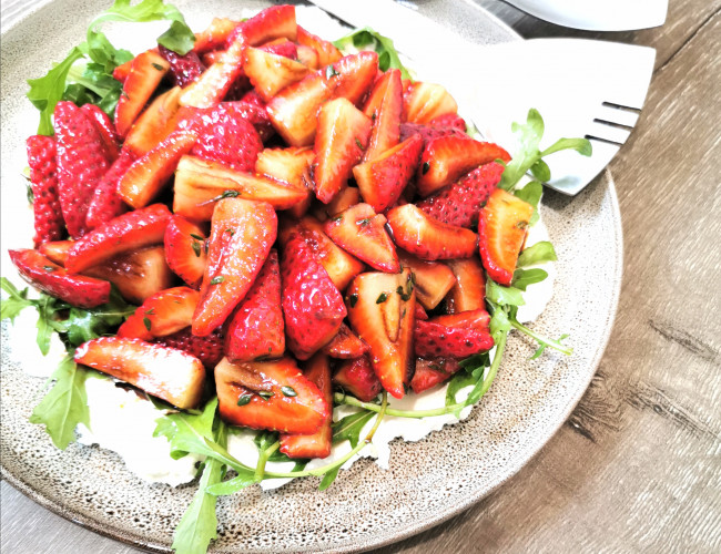 balsamic strawberries w whipped goats cheese and rocket