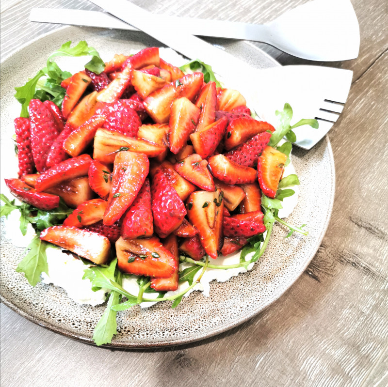 balsamic strawberries w whipped goats cheese and rocket