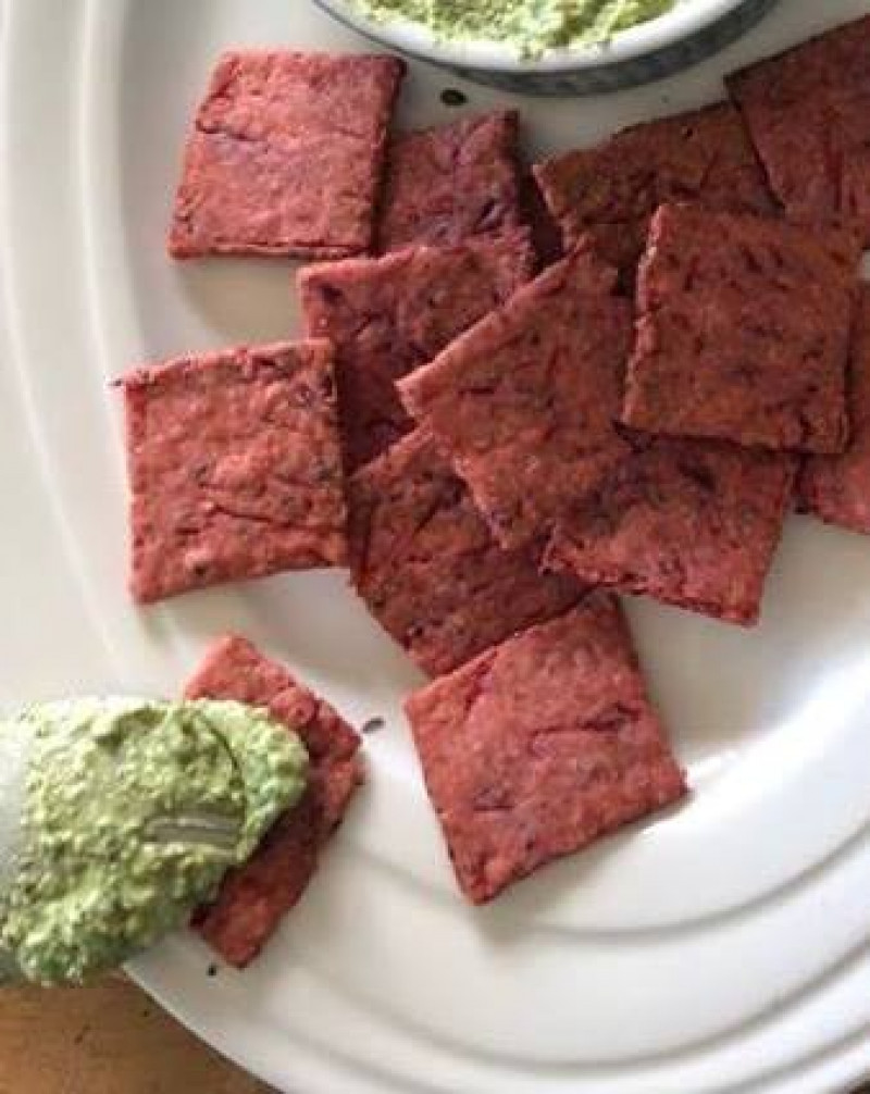 beetroot crackers