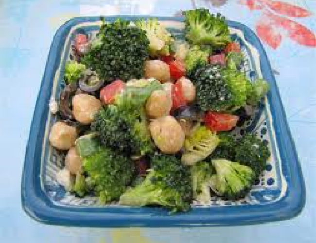 broc and chikpea salad