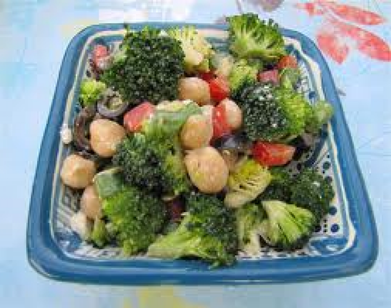 broc and chikpea salad