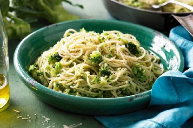 broccoli and hazelnut pesto pasta