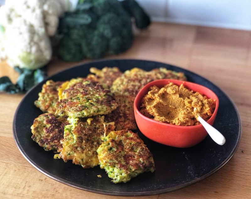 broccoli halloumi fritters with spiced cauliflower spread