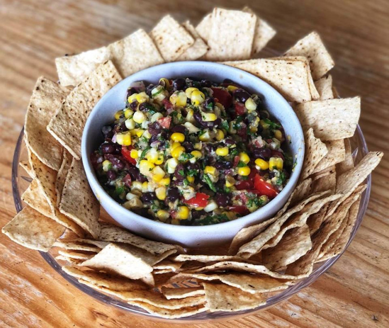 corn and black bean salsa with corn chips