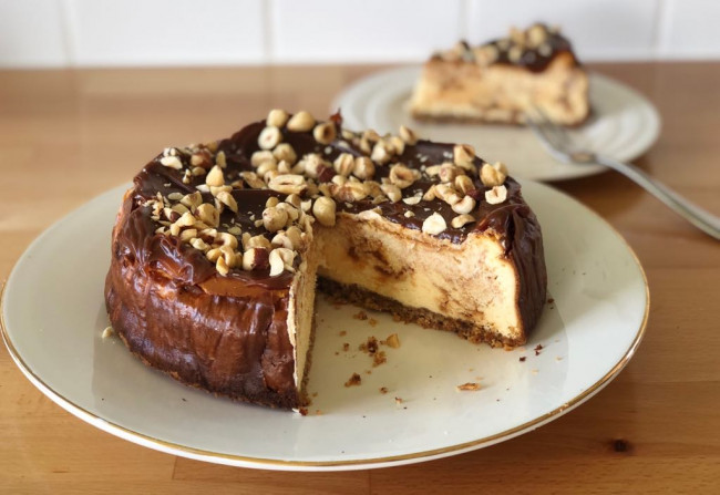 dulce de leche and hazelnut cheesecake