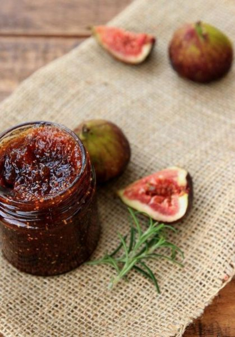 feisty fennel and fig chutney