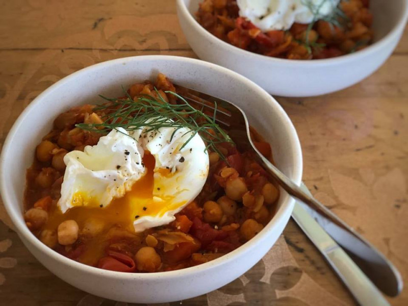 fennel chickpea stew with poached eggs