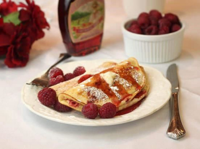 full raspberry stuffed pancakes2