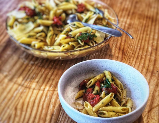 garlic shallot parsley pasta with roasted cherry tomatoes garlic