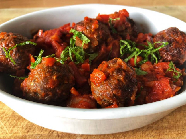 lamb meatballs with spicy capsicum sauce