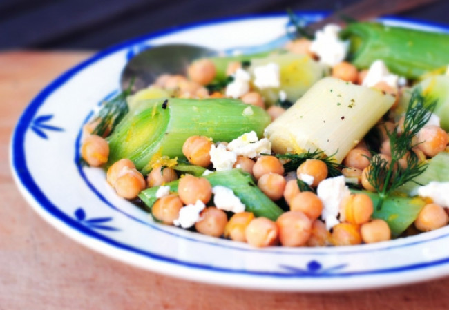 leeks with chickpeas and feta3 1024x708