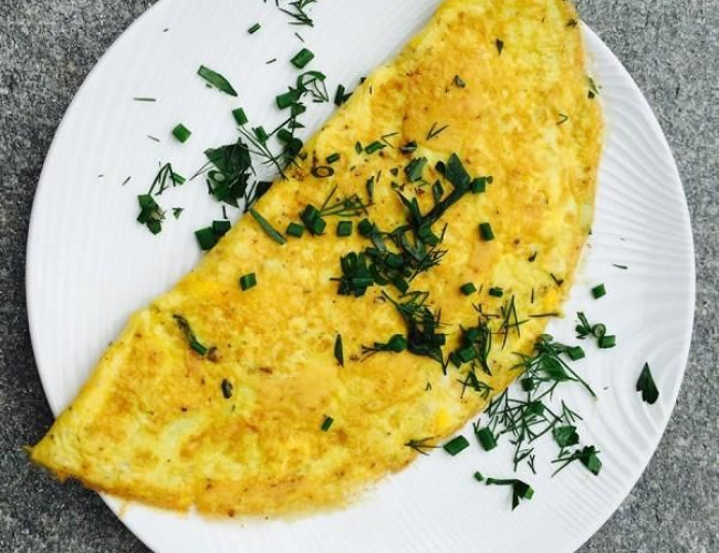 omelette with salmon and herbs