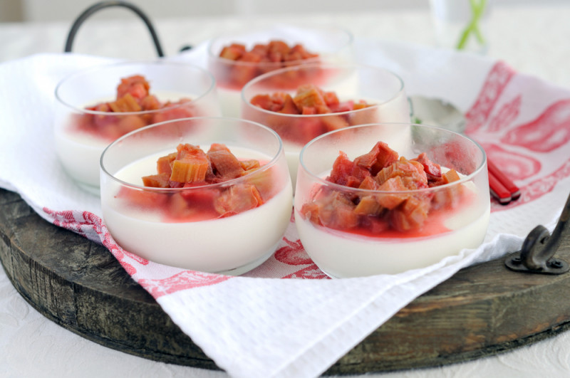 panna cotta with rhubarb1