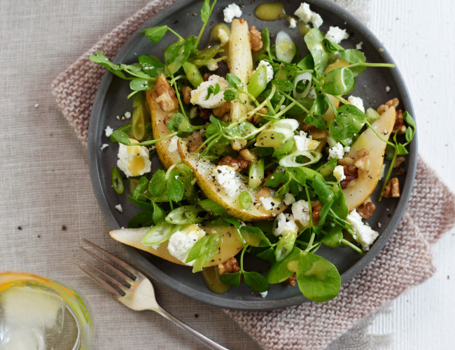 pear blue cheese and walnut salad