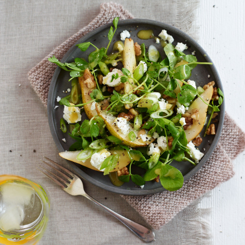 pear blue cheese and walnut salad