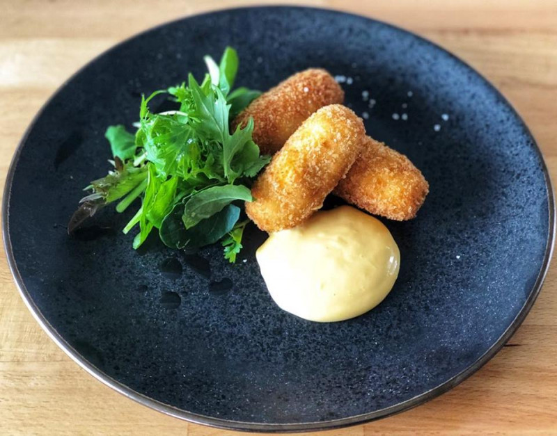 potato croquettes with aioli dipping sauce