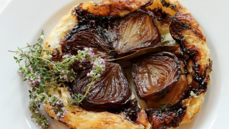 red onion tarte tartin