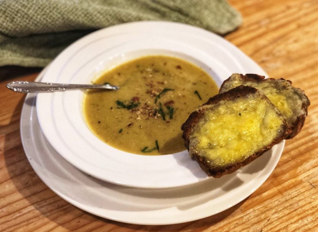 roasted cauliflower soup with garlic and gruyere croutes