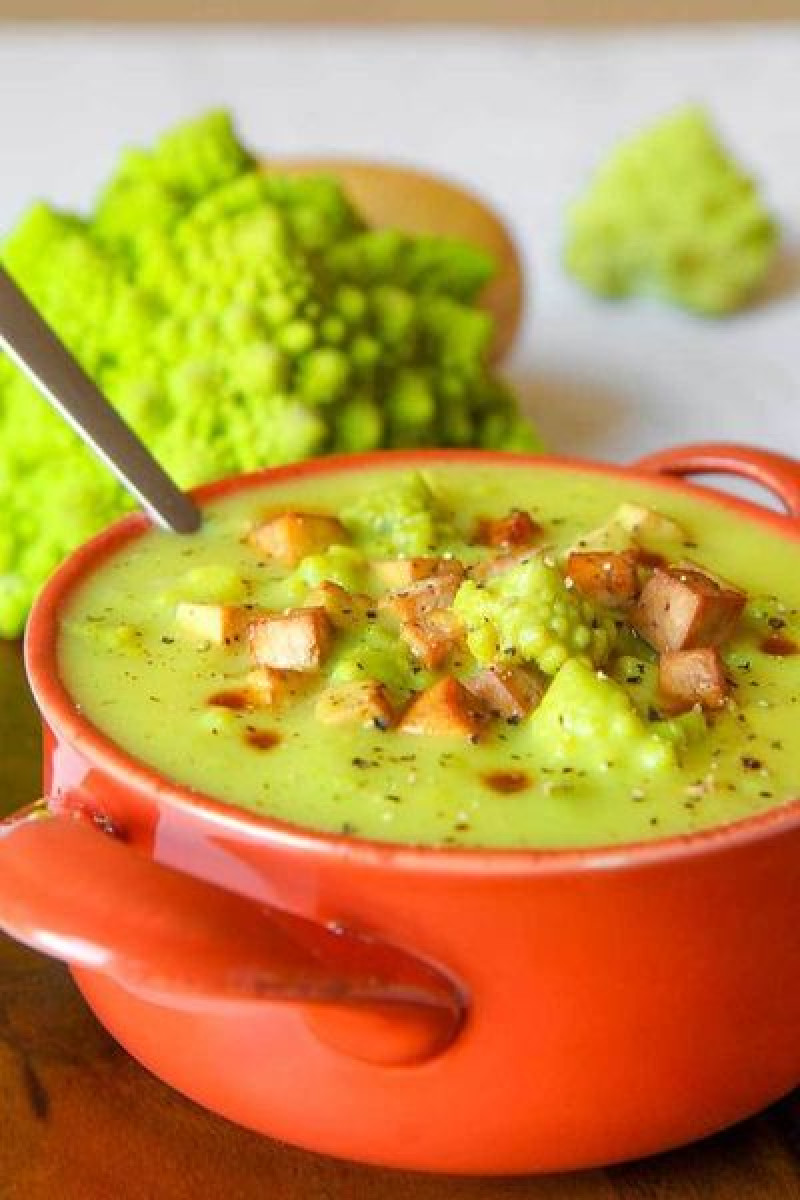 romanesco soup with croutons