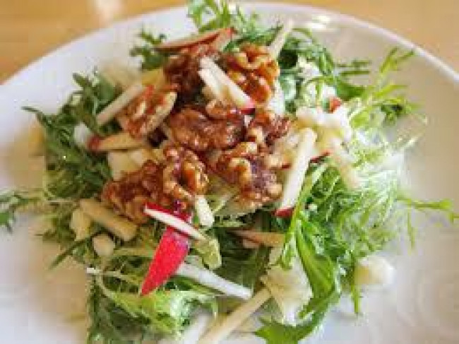 salad w walnuts