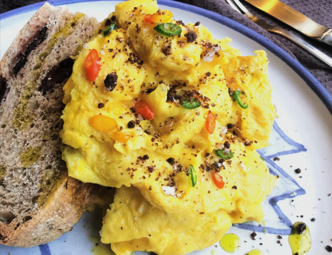 scrambled eggs with cayenne chili and olive salt