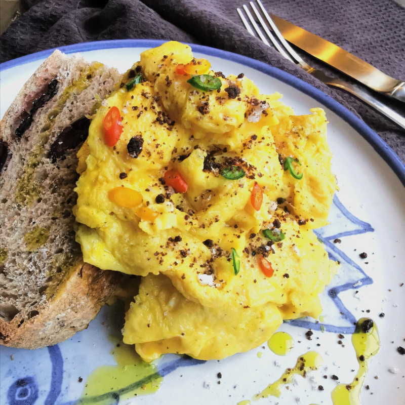 scrambled eggs with cayenne chili and olive salt