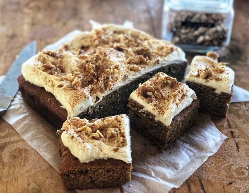 spiced pumpkin cake with maple cream cheese icing