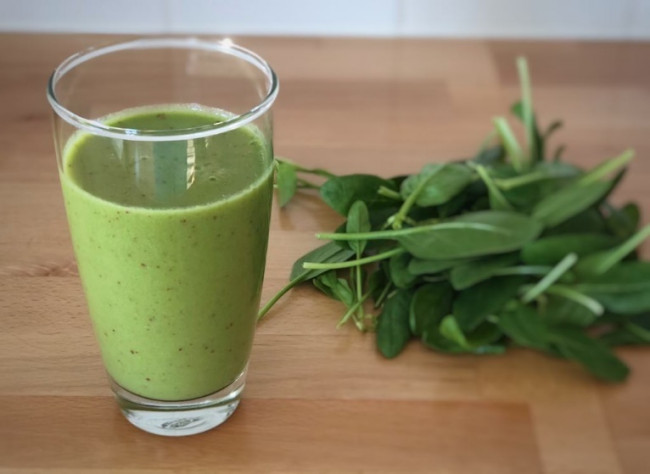 spinach banana and coconut smoothie