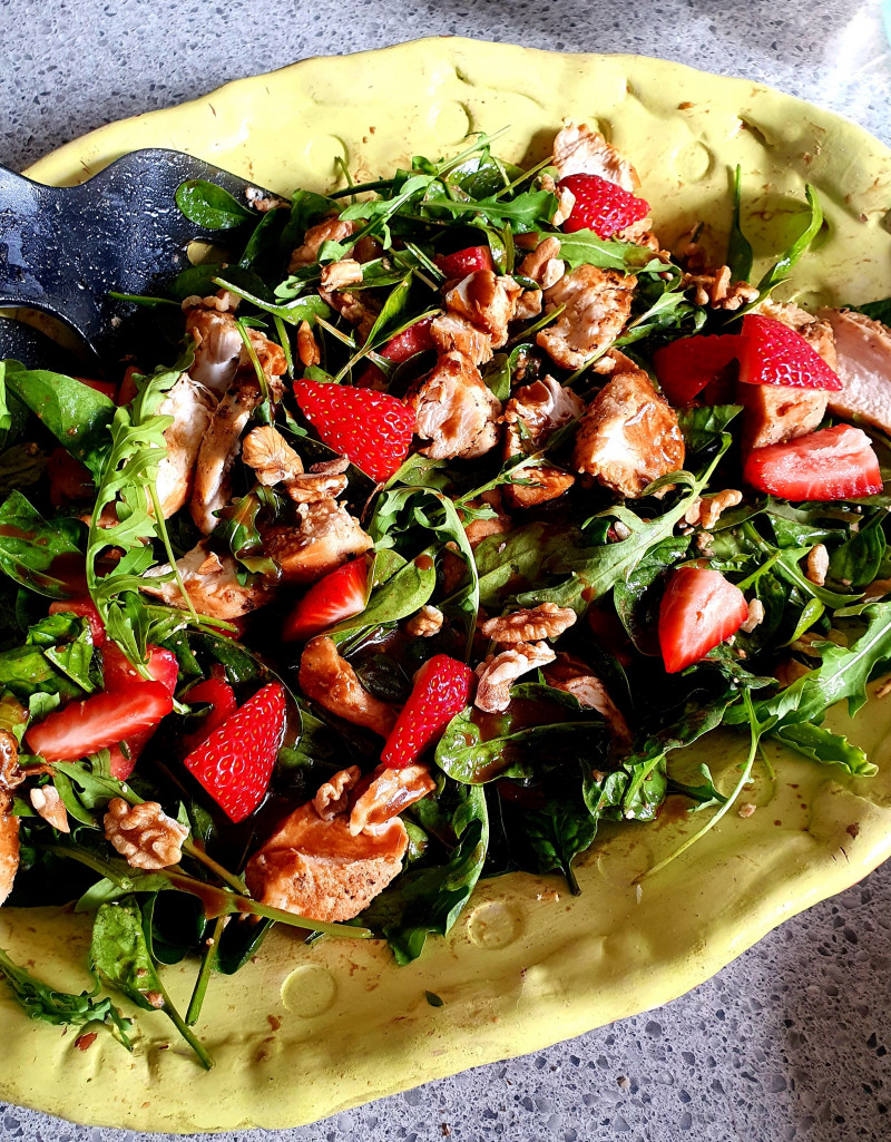 strawberry spinach walnut chicken salad