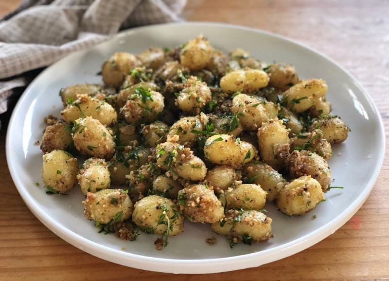 walnut and parmesan new potatoes with fresh parsley