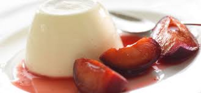 yoghurt panna cotta with roasted plums